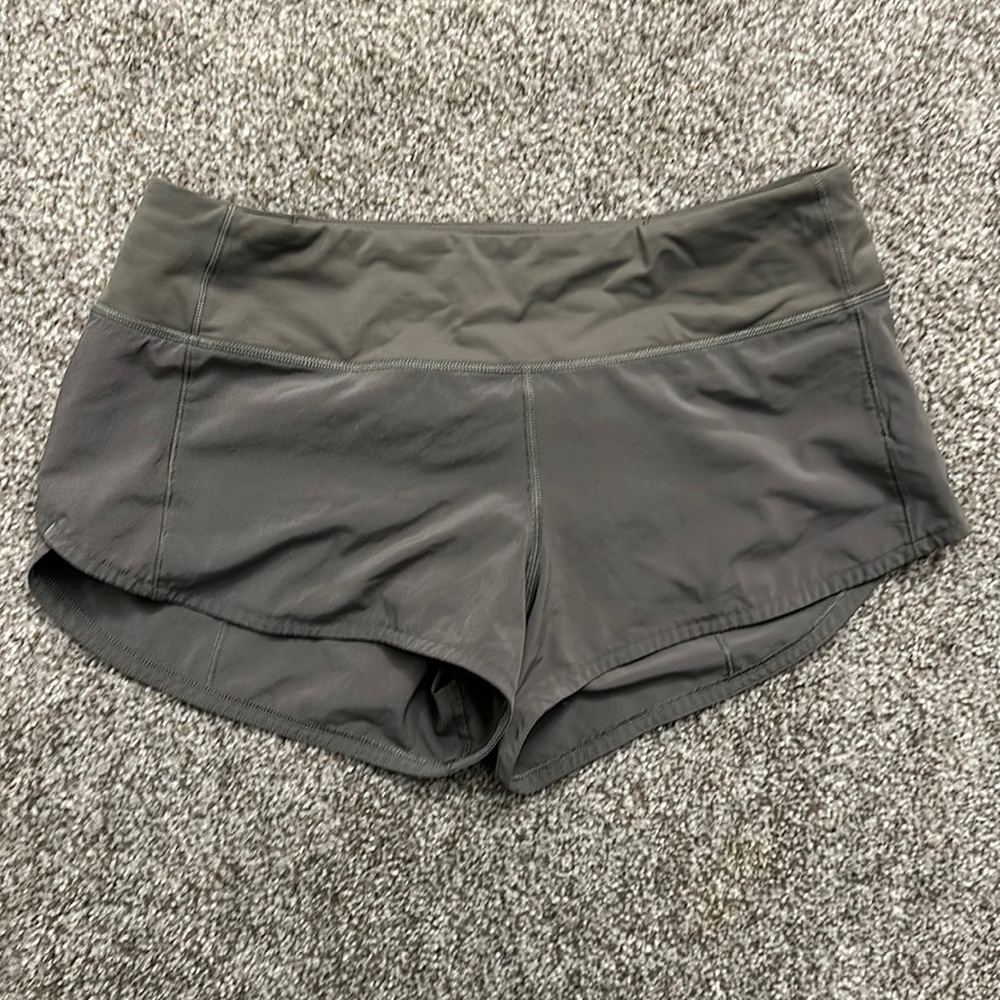 Lululemon size 6 speed up short low rise lined short 2.5” length